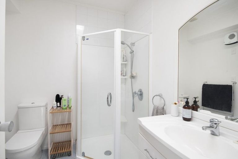 Photo of property in 13/18 Parr Terrace, Castor Bay, Auckland, 0620