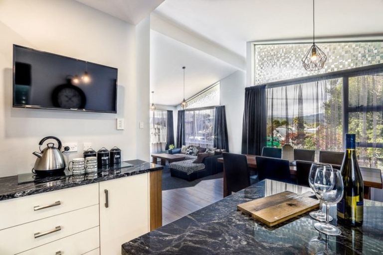 Photo of property in 5 Walton Road, Paraparaumu Beach, Paraparaumu, 5032