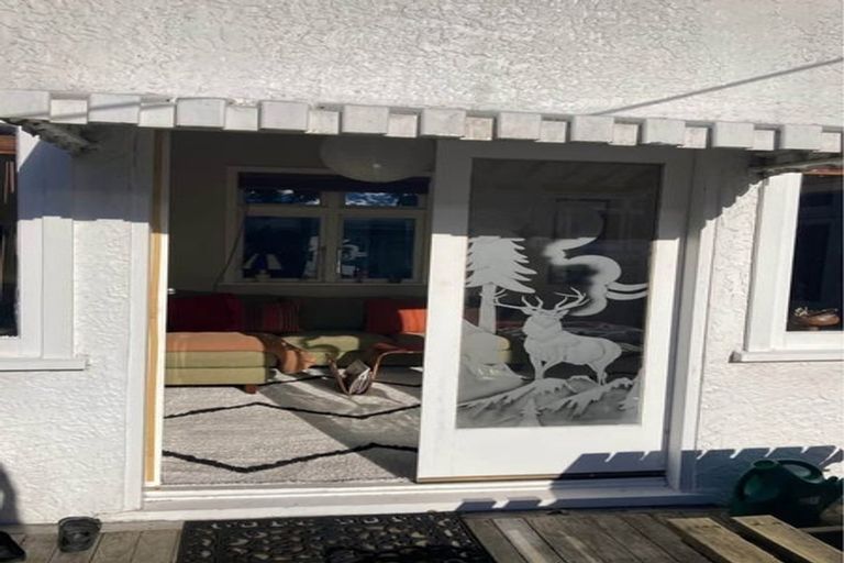 Photo of property in 35 Melrose Road, Island Bay, Wellington, 6023