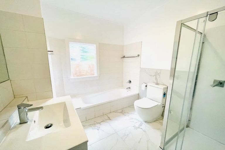 Photo of property in 1/22 Northumberland Avenue, Belmont, Auckland, 0622