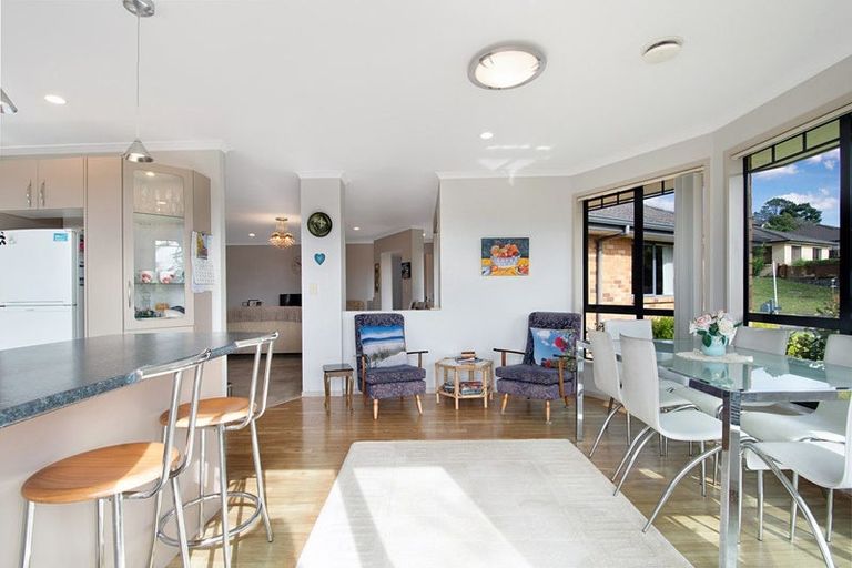 Photo of property in 14 Fairford Avenue, Henderson, Auckland, 0612