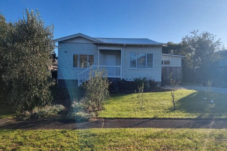 Photo of property in 9 Banks Road, Kawakawa Bay, Papakura, 2585