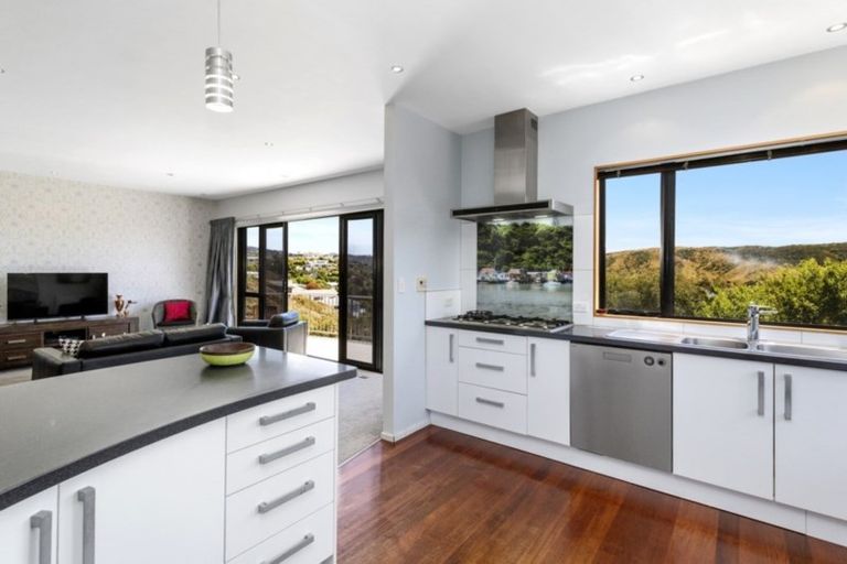 Photo of property in 8a Kiriwai Road, Paremata, Porirua, 5024