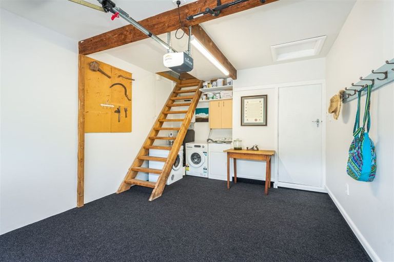 Photo of property in 2/10 Ladbrokes Place, Fendalton, Christchurch, 8052