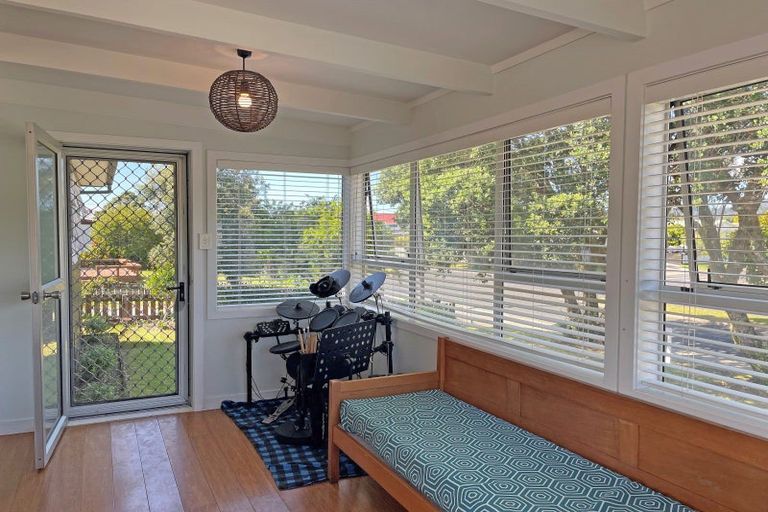 Photo of property in 114 Chartwell Avenue, Whangamata, 3620