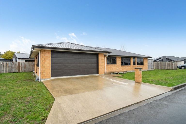 Photo of property in 1 Molesworth Street, Carterton, 5713