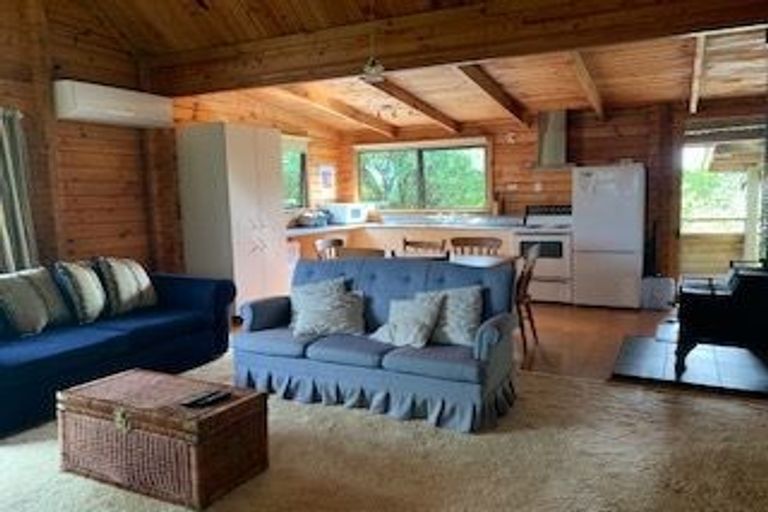 Photo of property in 17 Ivy Terrace, Moana, 7872