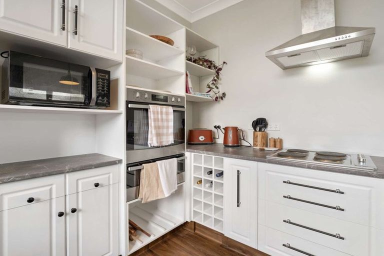 Photo of property in 64 Great North Road, Saint Johns Hill, Whanganui, 4500