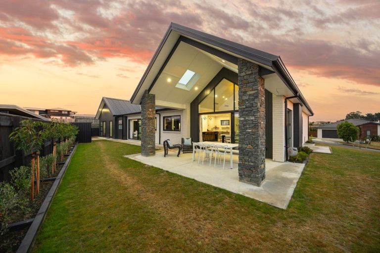 Photo of property in 44 Vaucluse Heights, Fitzherbert, Palmerston North, 4410