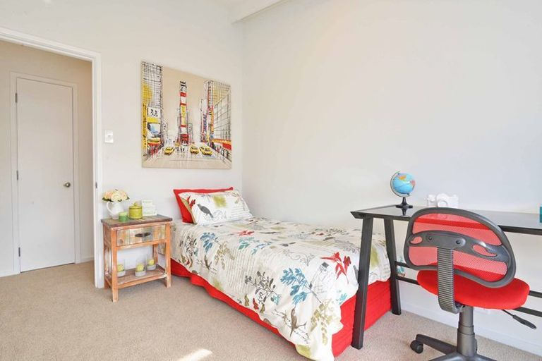 Photo of property in 1/47 Farquhar Road, Glendene, Auckland, 0602