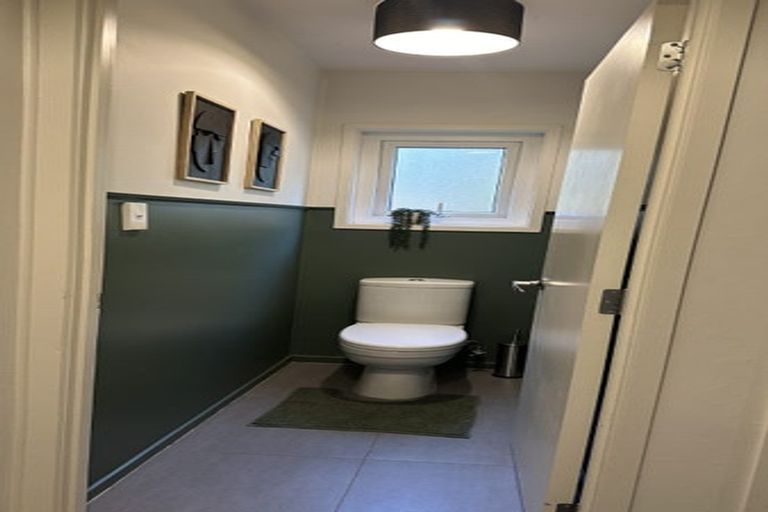 Photo of property in 4 Hiwihau Place, Glenfield, Auckland, 0629