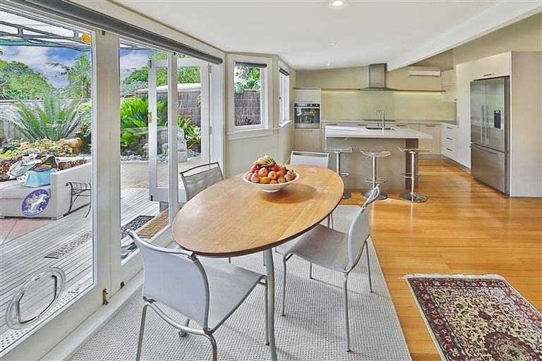 Photo of property in 42 Tui Street, Point Chevalier, Auckland, 1022