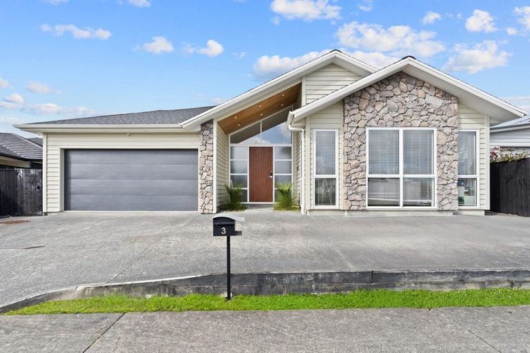 Photo of property in 3 Dida Park Drive, Kumeu, 0810