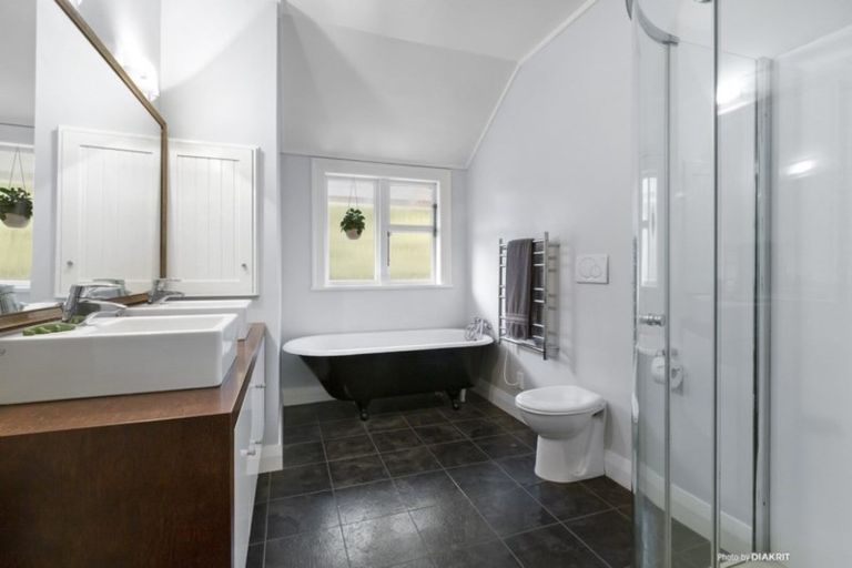 Photo of property in 37 Glen Road, Kelburn, Wellington, 6012