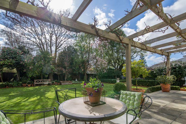 Photo of property in 166 Fendalton Road, Fendalton, Christchurch, 8052