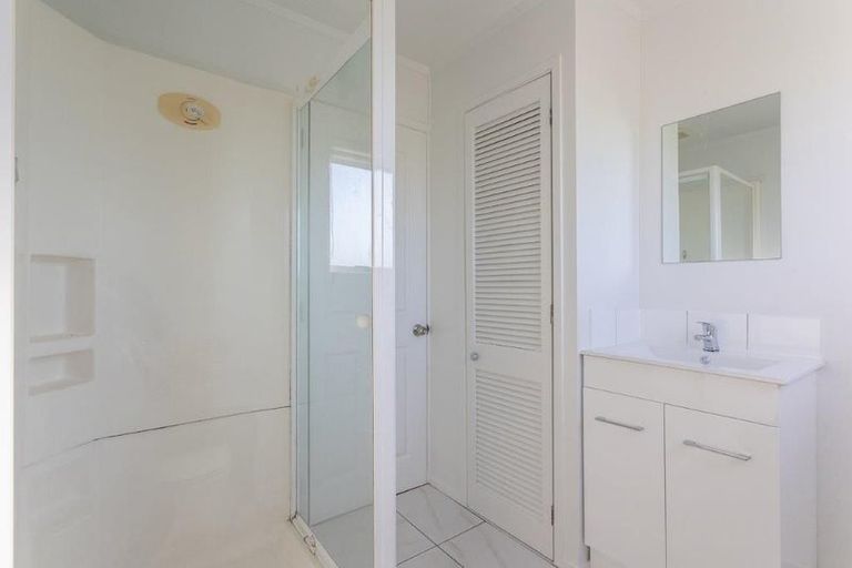 Photo of property in 126 Archibald Road, Kelston, Auckland, 0602