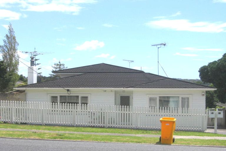 Photo of property in 1/9 Raleigh Road, Northcote, Auckland, 0627