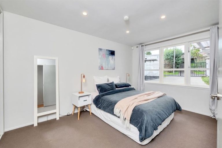 Photo of property in 48 Sylvan Crescent, Te Atatu South, Auckland, 0610