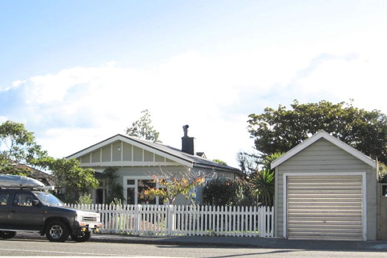 Photo of property in 114 Muritai Road, Eastbourne, Lower Hutt, 5013