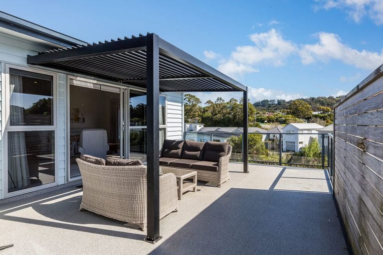 Photo of property in 27 Flotilla Place, Whitby, Porirua, 5024