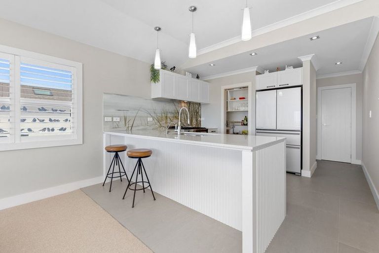 Photo of property in 18 Panorama Heights, Orewa, 0931