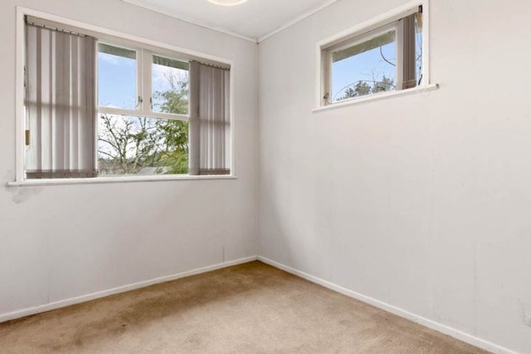 Photo of property in 8 Normanton Street, Glenfield, Auckland, 0629