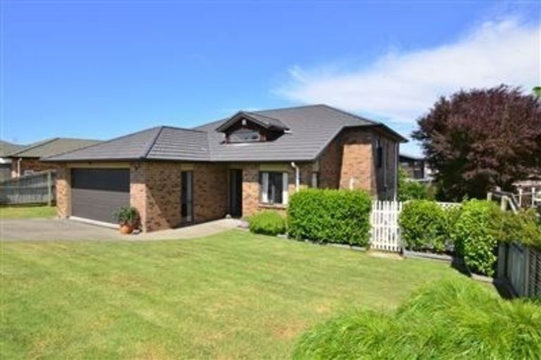 Photo of property in 31 Chesterfield Way, Orewa, 0931