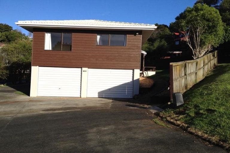 Photo of property in 1/51 Greenvalley Rise, Glenfield, Auckland, 0629