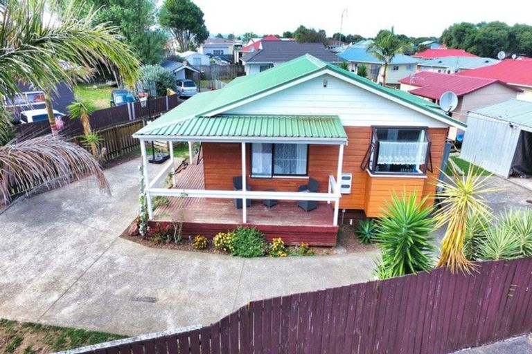 Photo of property in 28 Dungarvon Place, Clendon Park, Auckland, 2103