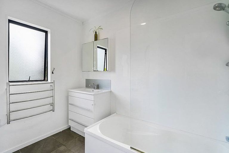 Photo of property in 126 Moire Road, West Harbour, Auckland, 0618