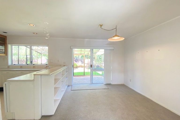 Photo of property in 10 Mimosa Place, Half Moon Bay, Auckland, 2012