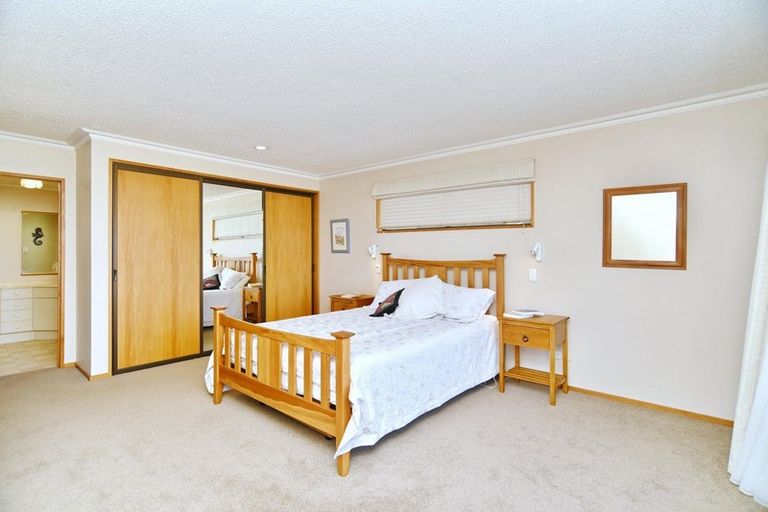 Photo of property in 2/56 Balmoral Lane, Redcliffs, Christchurch, 8081