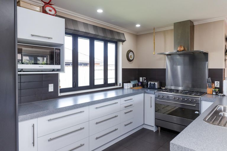 Photo of property in 15 Trump Place, Kelvin Grove, Palmerston North, 4414