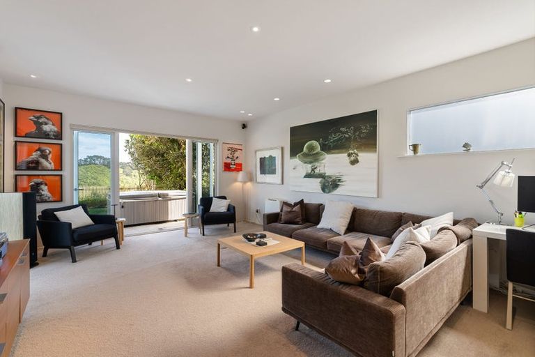 Photo of property in 52 Karepa Street, Brooklyn, Wellington, 6021