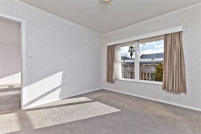 Photo of property in 2/17 Saltburn Road, Milford, Auckland, 0620