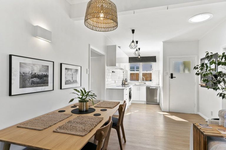 Photo of property in 51 Jackson Street, Island Bay, Wellington, 6023