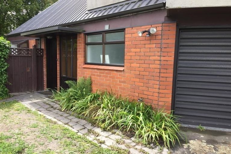 Photo of property in 2/4 Montana Avenue, Ilam, Christchurch, 8041