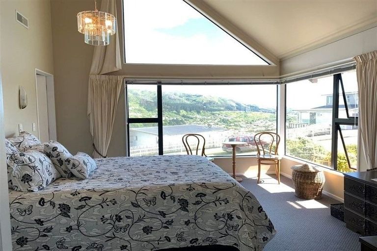 Photo of property in 99 Woodman Drive, Tawa, Wellington, 5028