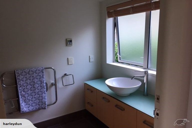 Photo of property in 16 Curnow Way, Kaiwharawhara, Wellington, 6035