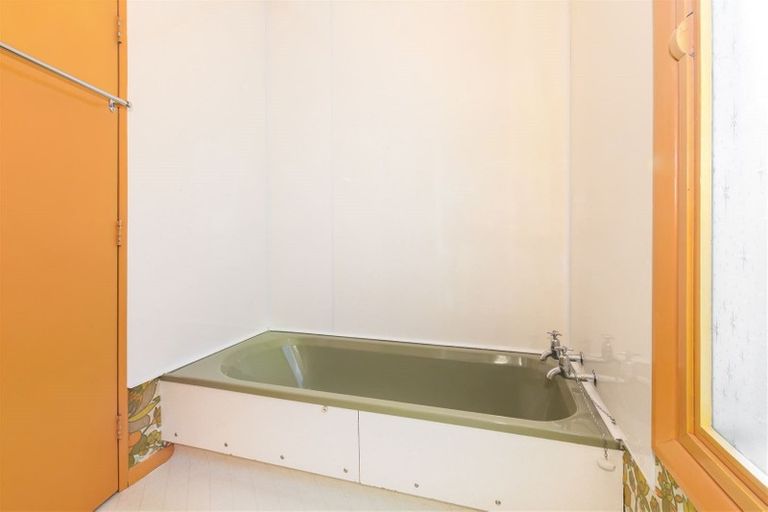 Photo of property in 15 Bayview Road, Paremata, Porirua, 5024