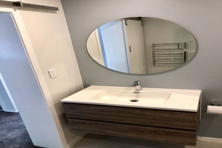 Photo of property in 1/180 Coronation Road, Hillcrest, Auckland, 0627