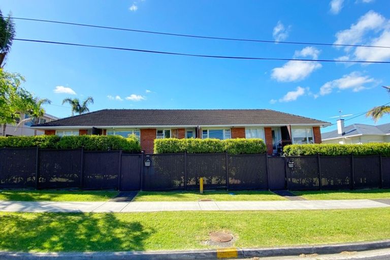 Photo of property in 2/6 Corrella Road, Belmont, Auckland, 0622