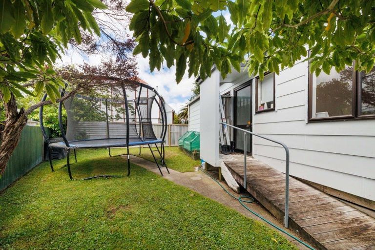 Photo of property in 27 Newton Place, Westbrook, Palmerston North, 4412