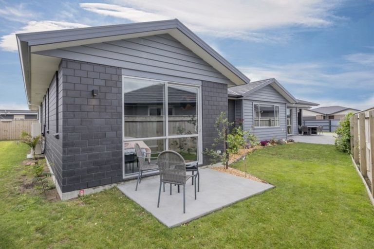 Photo of property in 9 Bridford Way, Paraparaumu, 5032