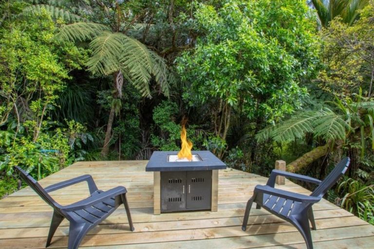 Photo of property in 986 Sandspit Road, Sandspit, Warkworth, 0982