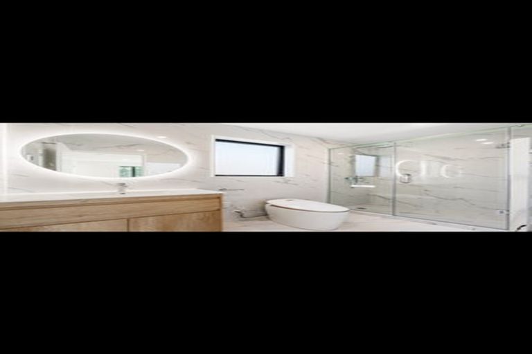 Photo of property in 2/6 Woodhouse Place, West Harbour, Auckland, 0618