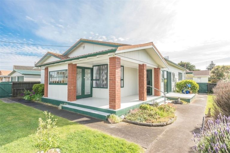 Photo of property in 250 Cornfoot Street, Castlecliff, Whanganui, 4501