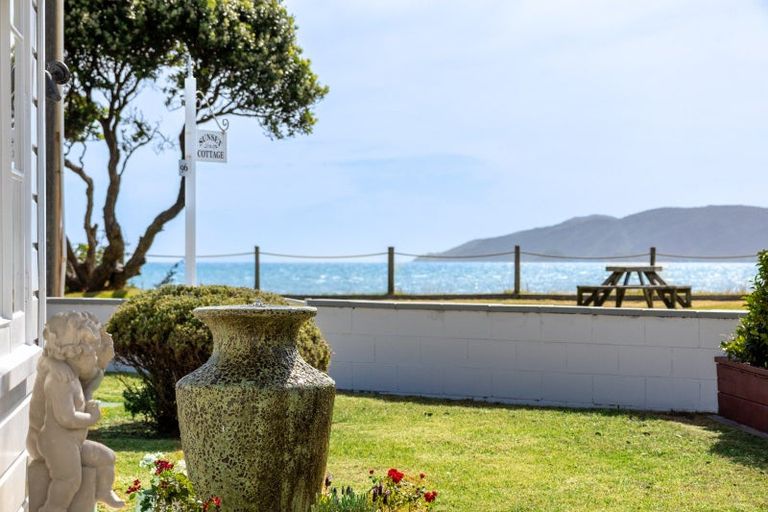 Photo of property in 96 Marine Parade, Paraparaumu Beach, Paraparaumu, 5032