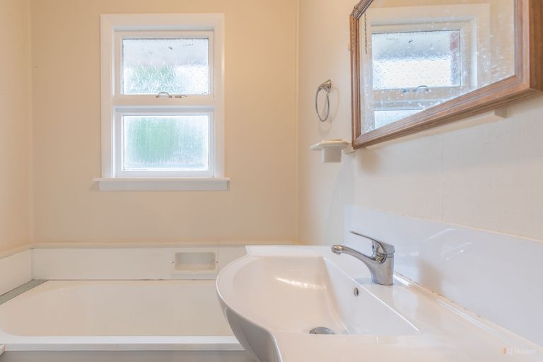 Photo of property in 3 Clifton Terrace, West End, Timaru, 7910