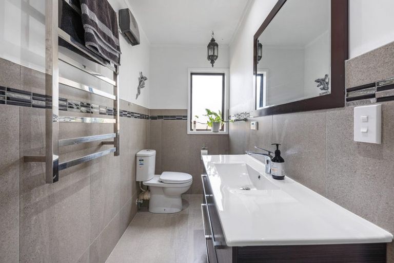 Photo of property in 6 Baronie Court, Half Moon Bay, Auckland, 2012